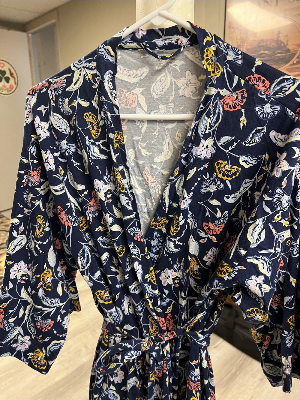 Women’s Garnet Hill Navy Floral robe lightweight with pockets - Picture 6 of 11